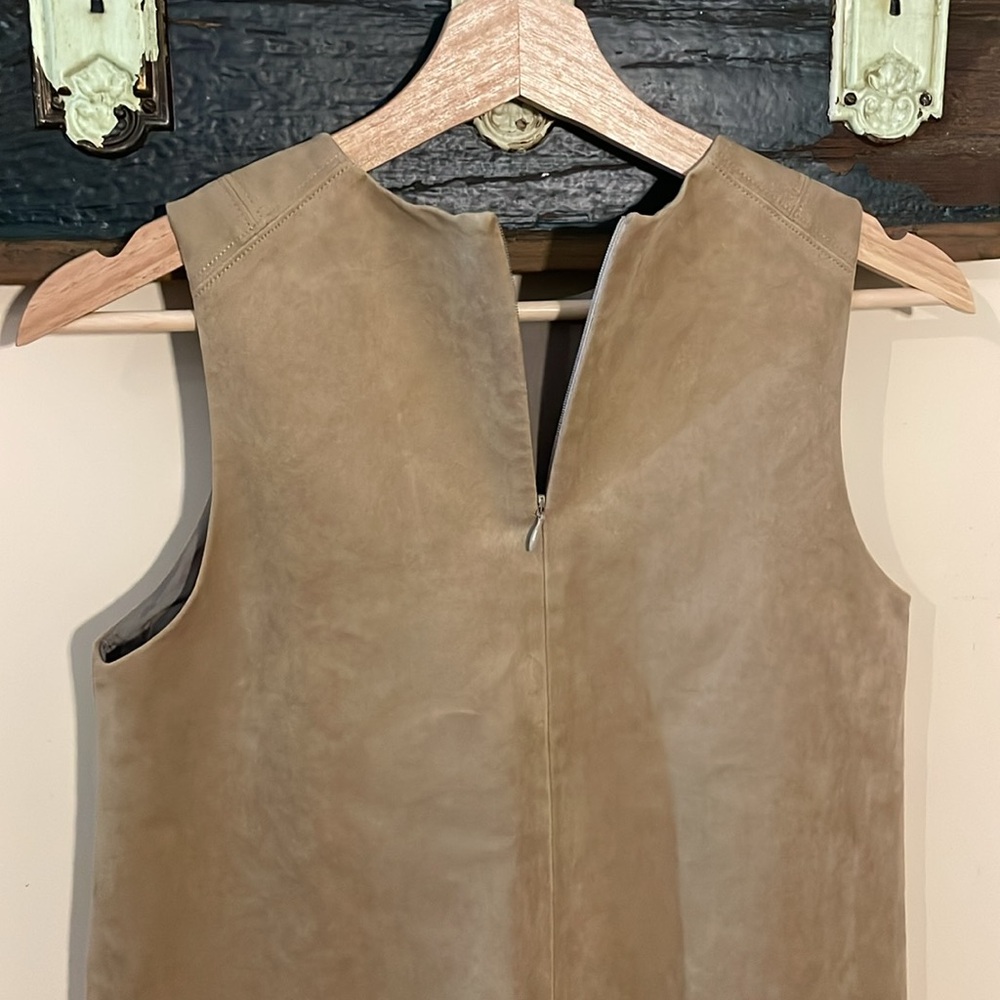 Aritzia Babaton Vegan Suede Rolando Sleeveless
Top Size XS - Picture 12 of 16